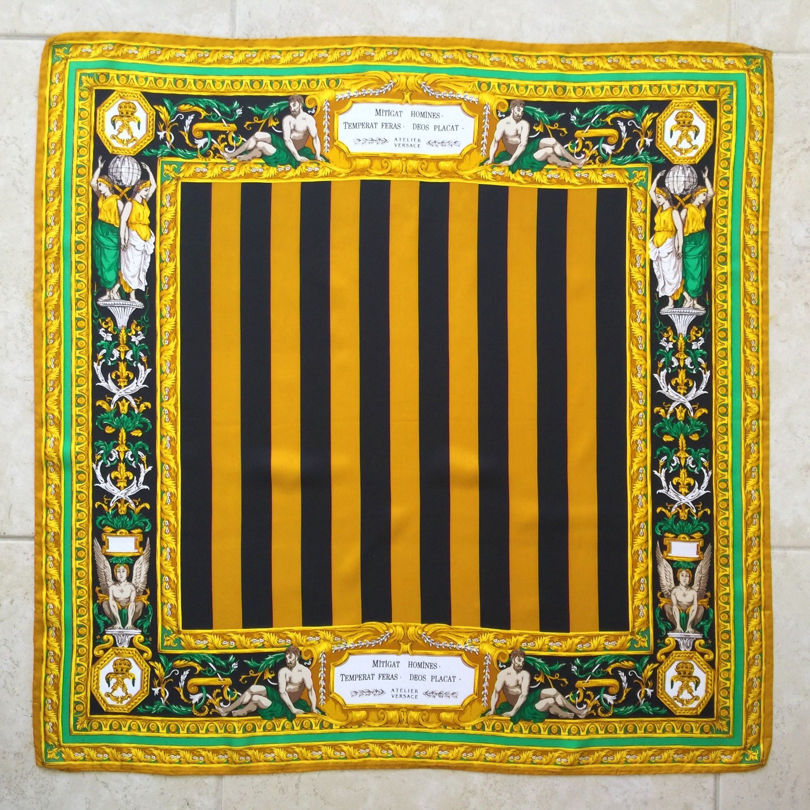 GIANNI VERSACE スカーフ GIANNI VERSACE silk neck scarf Baroque w/ Medusa pattern