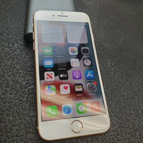 iPhone 8 64GB 画面にひびあり Apple iPhone 8 64GB スペースグレイ 画面にひびあり