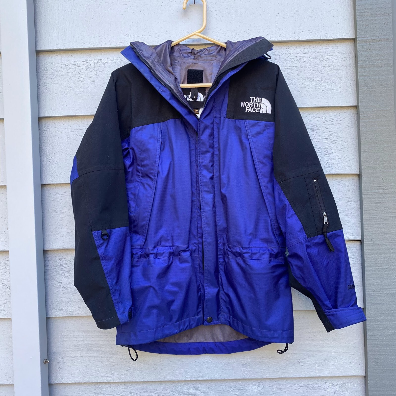 North Face Women's XS Petit Goretex Jacket Gore-Tex Aztec North Face Women's XS Petit Goretex Jacket Gore-Tex Aztec