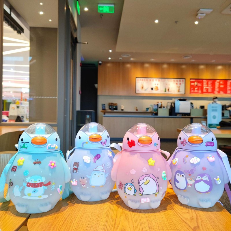 1.5L Kids Water Bottle Leak-proof Penguin-shaped Coffee Tumbler One-Click-Open