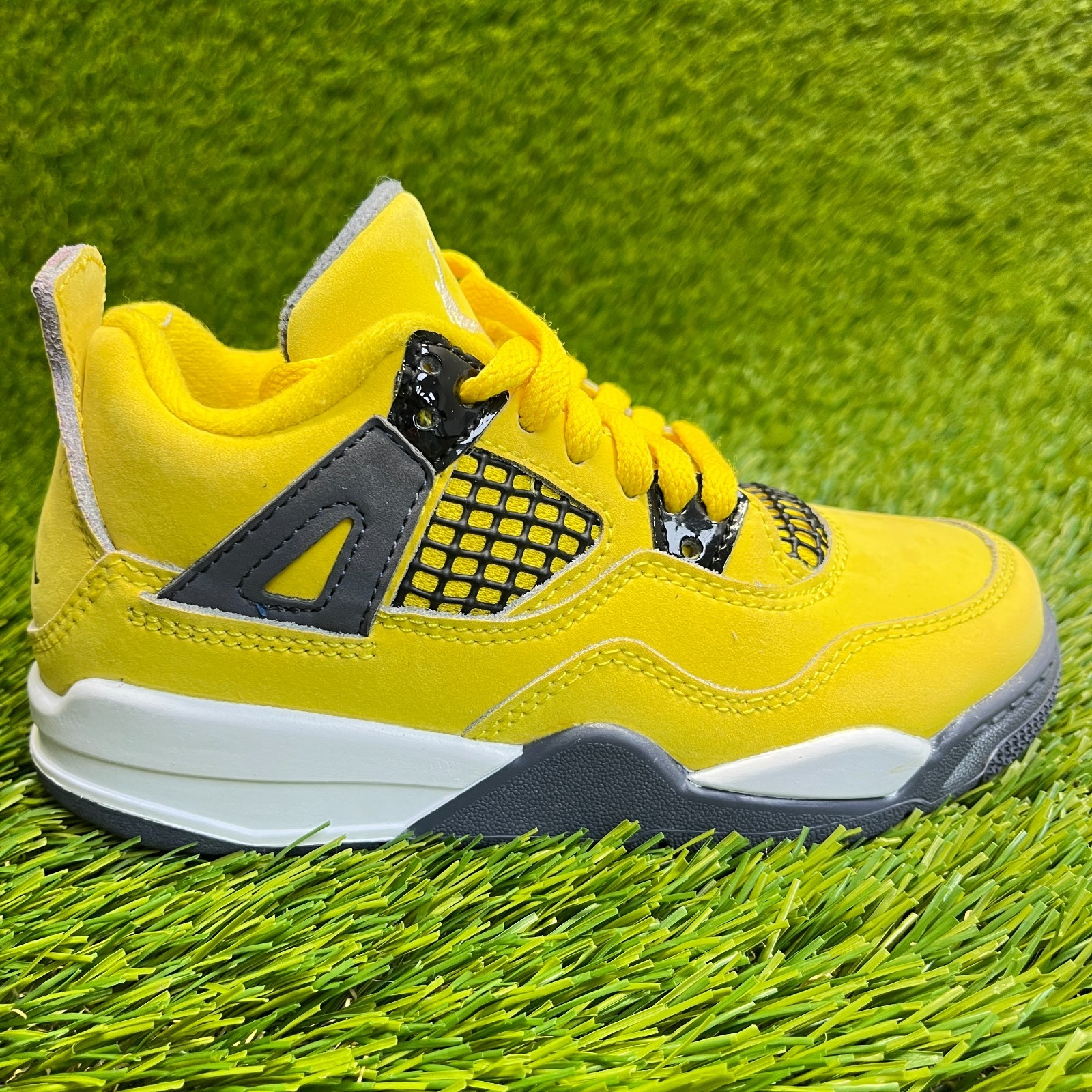 AIR JORDAN 4 RETRO THUNDER イエロー Amazon.com: Air Jordan 4 Retro 