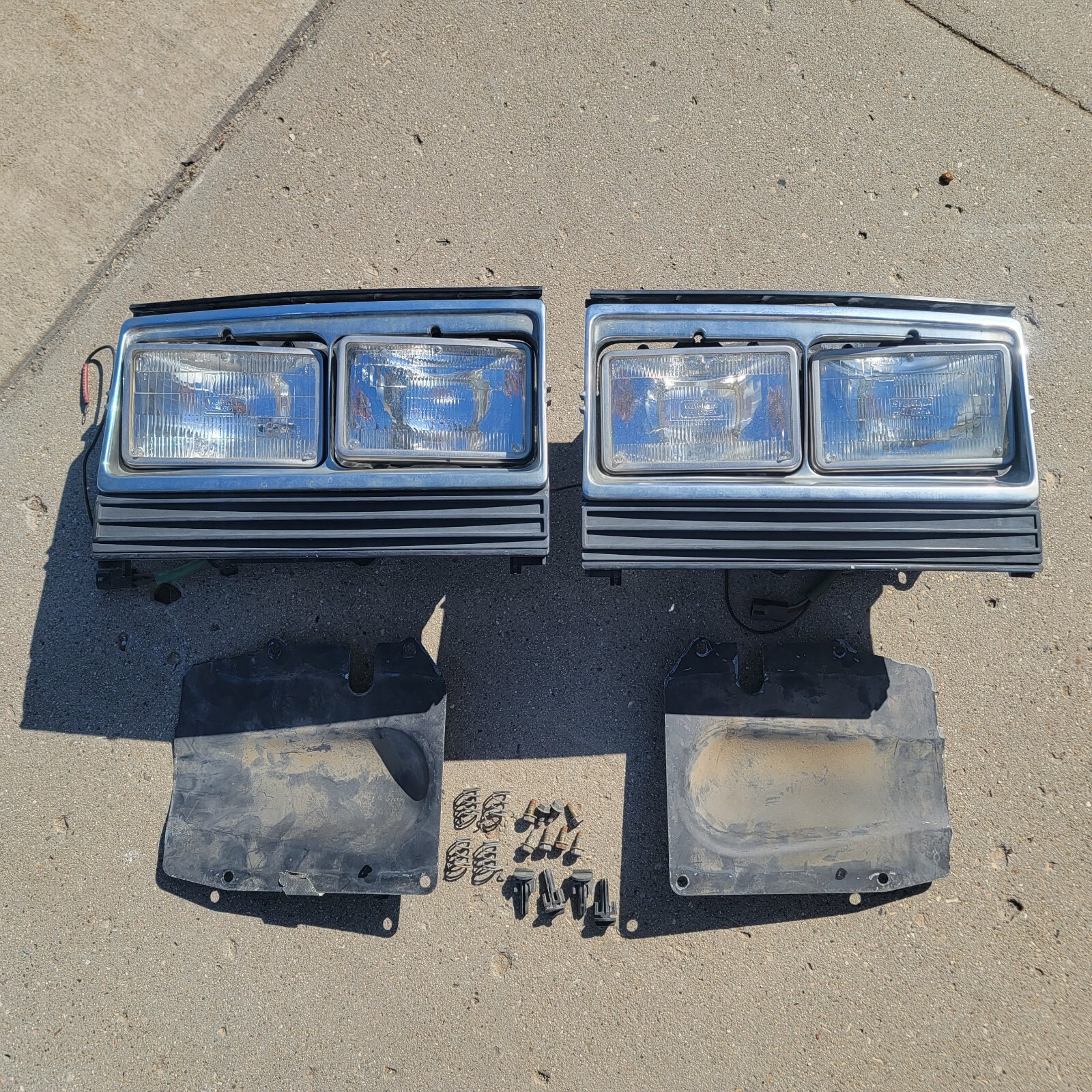 【310】 Volvo 240 Quad Square Headlight Set Nice GTX GLT Black 242