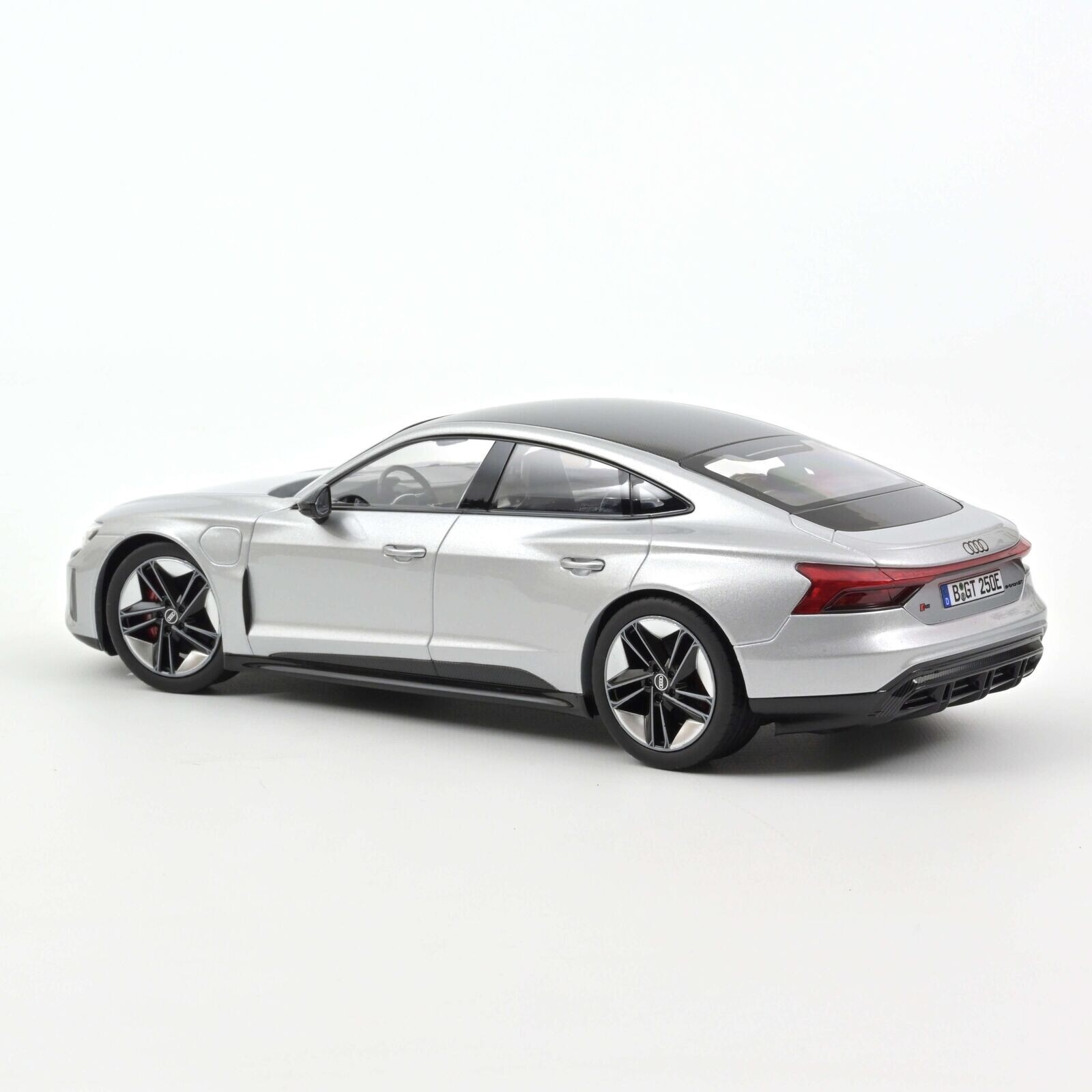 1/18 norev アウディ RS e-tron GT prototype 1/18 Audi GT RS E-Tron (Silver) Diecast Model Car by Norev
