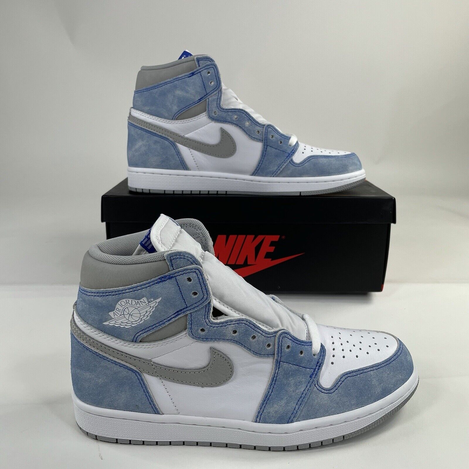Nike Air Jordan Retro 1 High Hyper Royal Smoke Men 8 & 8.5 Nike Air Jordan Retro 1 High Hyper Royal Smoke Men 8 & 8.5