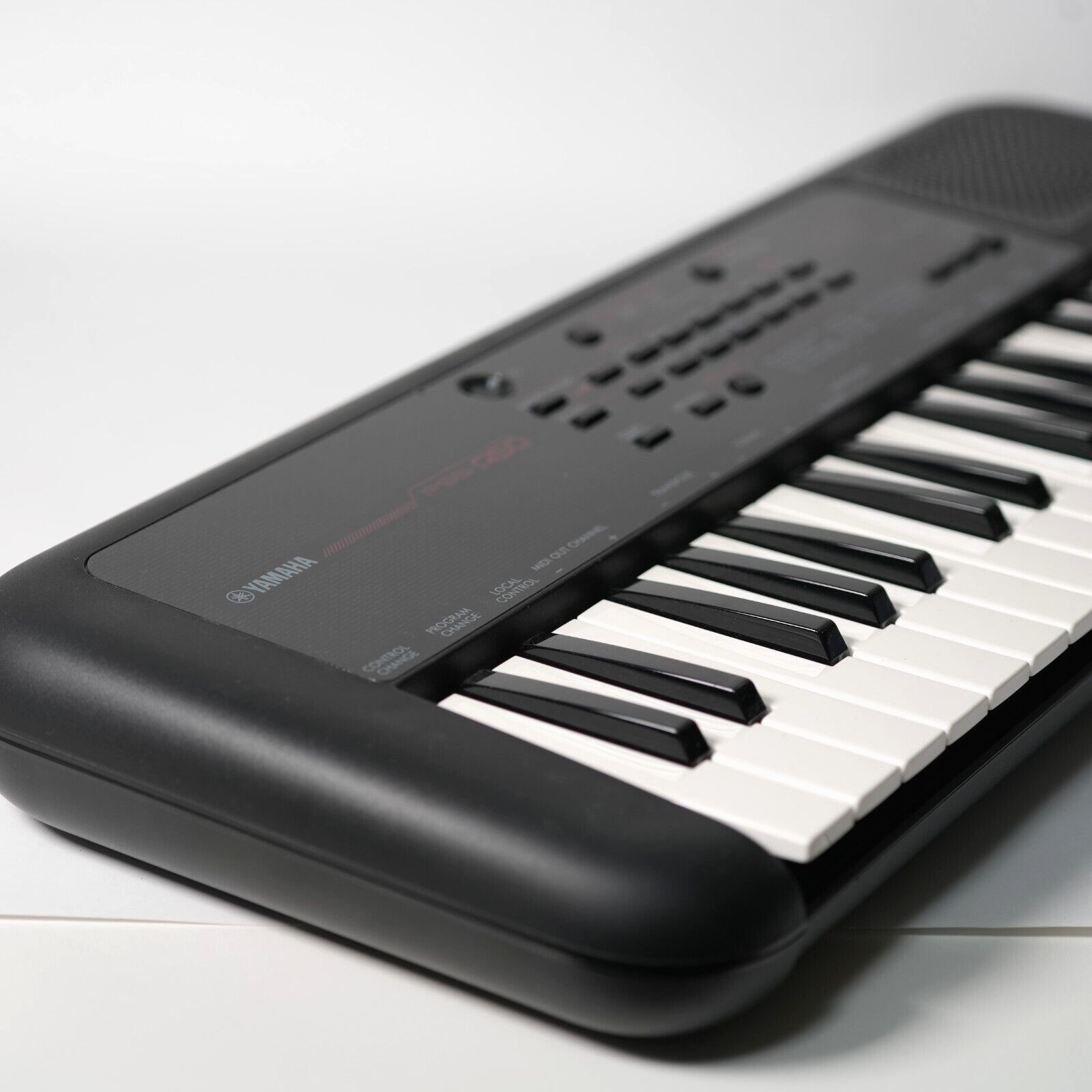 Yamaha PSS-A50 Digital Keyboard 37 Keys Portable Battery USB