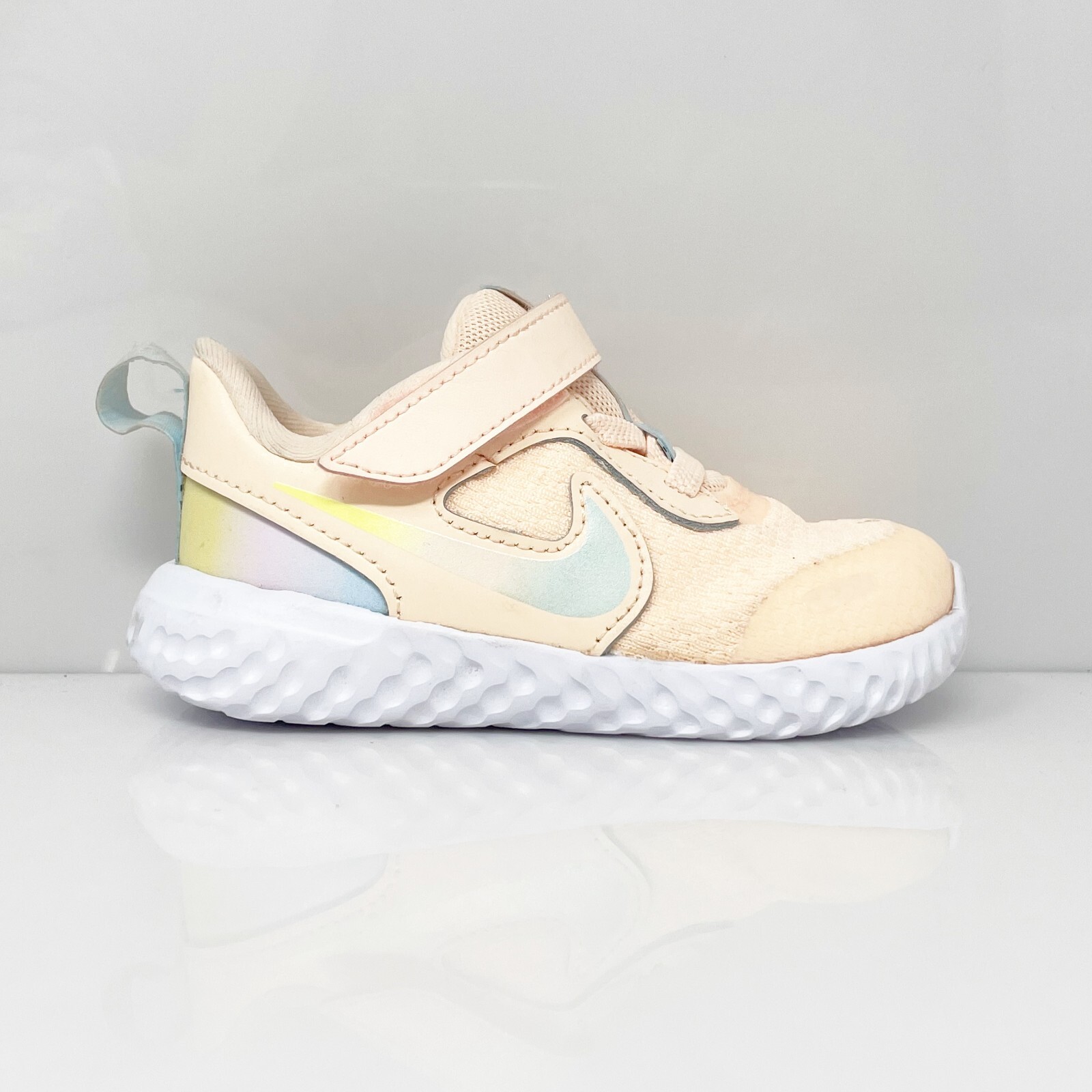 Кроссовки для бега Nike Girls Revolution 5 DD1215-800 цвета слоновой кости размер 6C