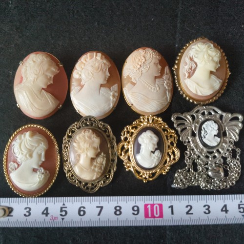 マエストロ作品　カメオブローチ　ビンテージ Lot of 8 Vintage Cameo Brooches & Pendants – Mixed Styles