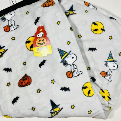 PEANUTS Snoopy Woodstock Halloween Throw Blanket 50''x70  Witches Broom Moon Star