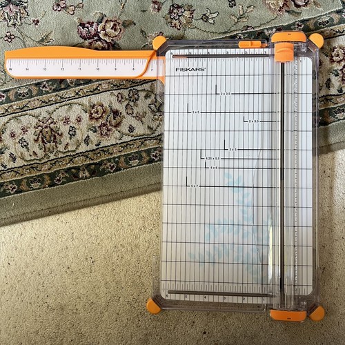 Fiskars SureCut Deluxe Paper Trimmer, 10 Sheets, 12