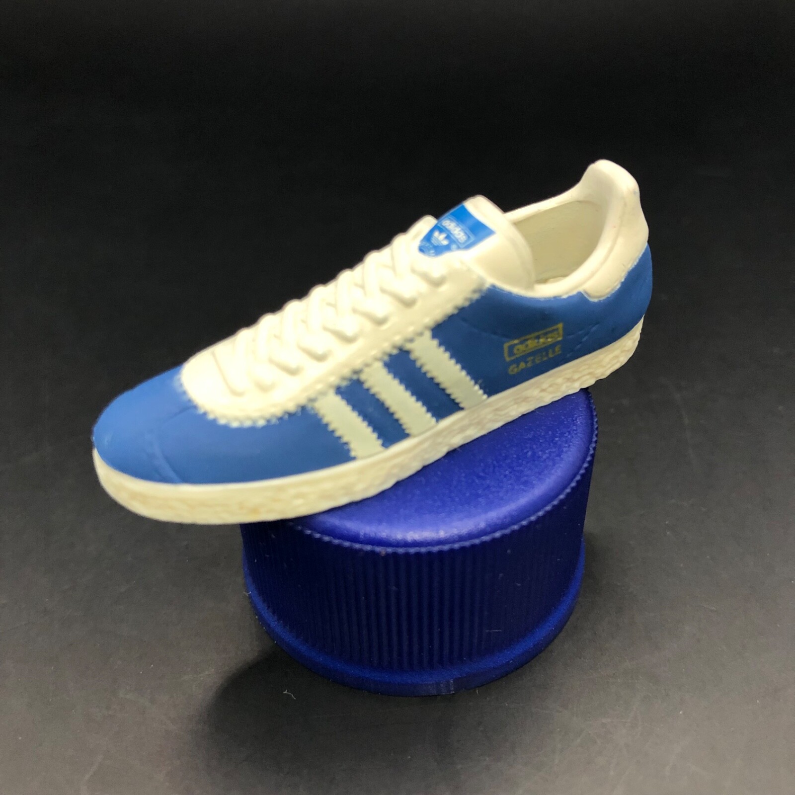 adidasスニーカーフィギュア×ペプシ 03 GAZZELE blue PEPSI adidas sneakers mini figure bottle cap