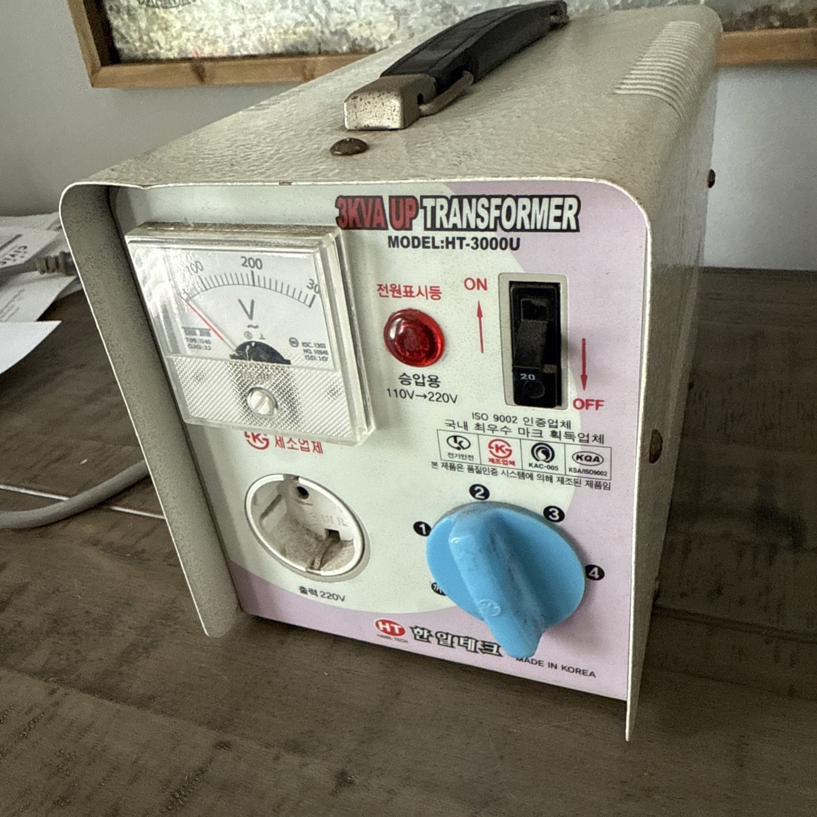 Hanlitech Transformer 3KVA UP HT-3000U 110-220V Korea
