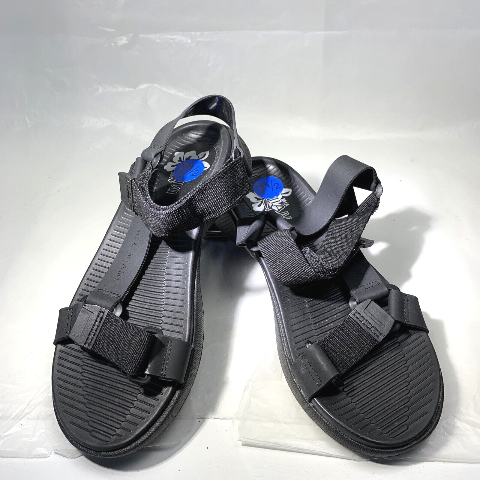mya24  Sunny Black Block Heel Sandal | Arezzo