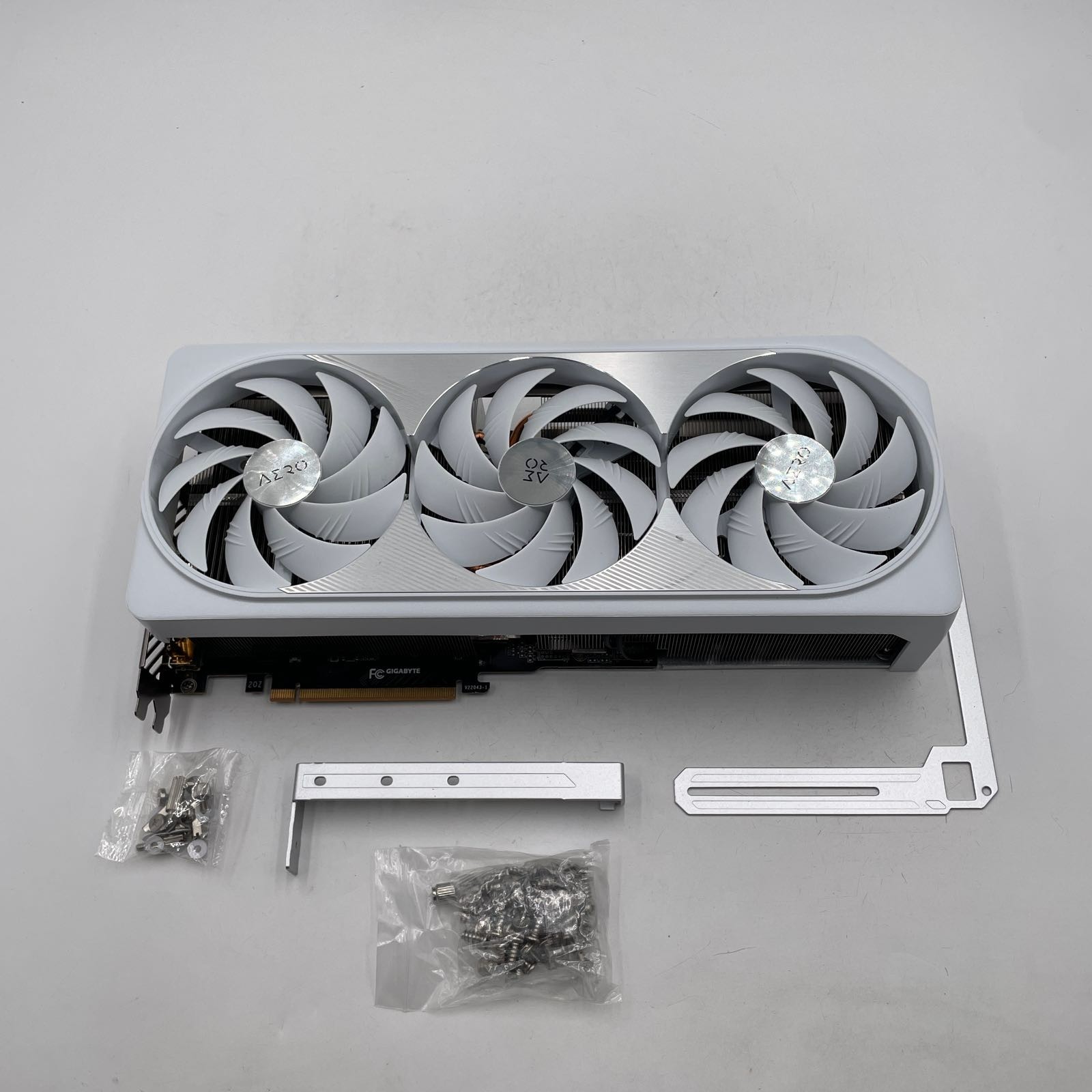 GIGABYTE GeForce RTX 4090 AERO OC 24G GV-N4090AERO Graphics Card