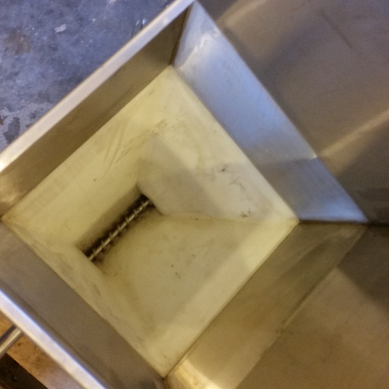 Tecweigh Volumetric feeder with flex feed hopper with 3/4in X 6in auger.