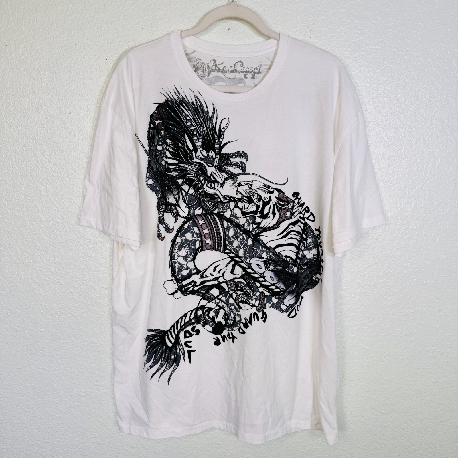 Key Closet Shirt Mens 2XL Dragon Tiger Metallic Asian Graphic Tee Tshirt Y2K XXL Key Closet Shirt Mens 2XL Dragon Tiger Metallic Asian Graphic Tee Tshirt Y2K XXL