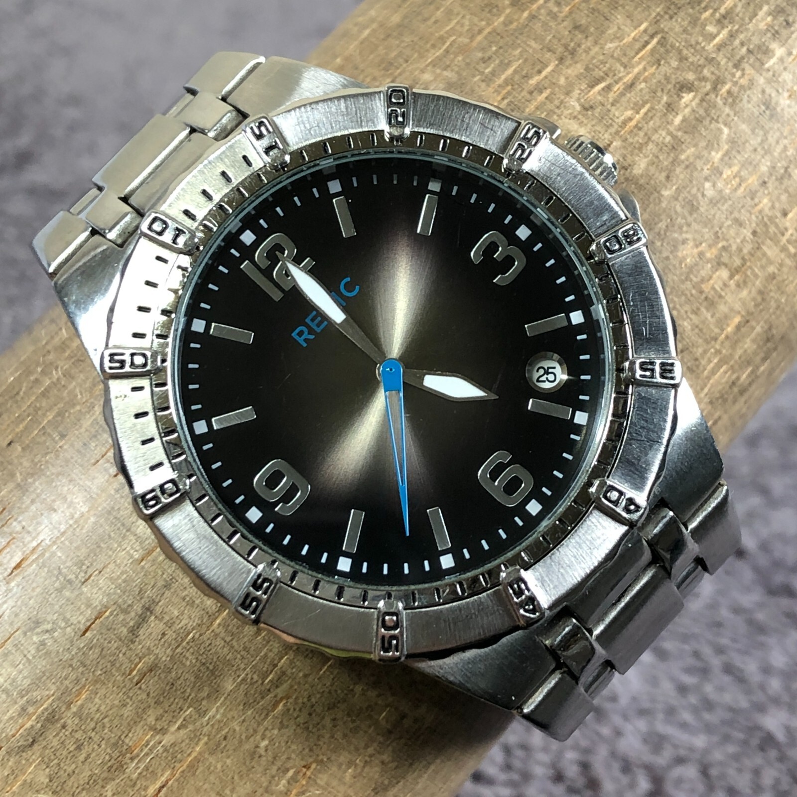 Relic Men ZR12048 Starburst Date Silver Tone Round 41mm