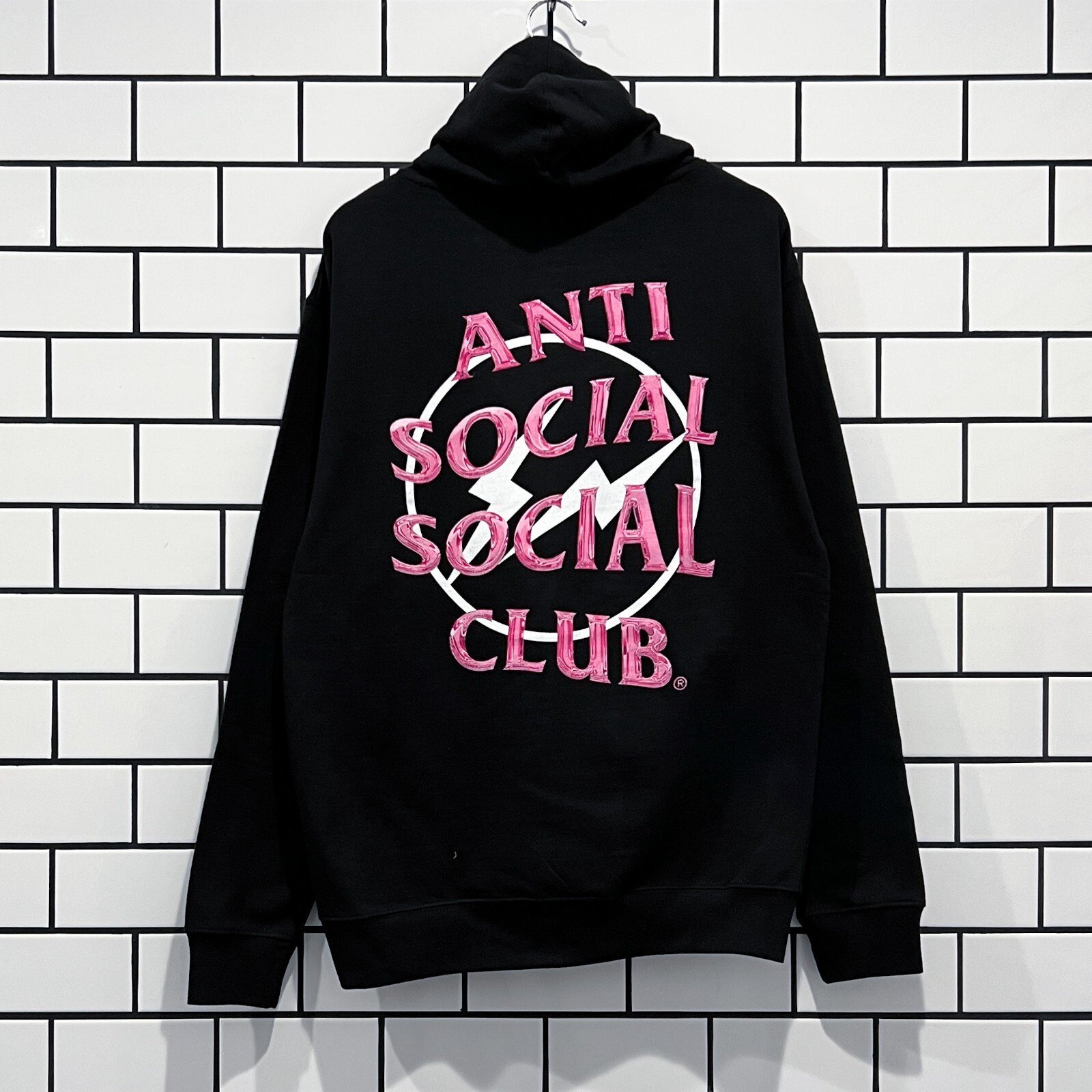 アンチソーシャルソーシャルクラブ ハローキティ ANTI SOCIAL SOCIAL CLUB × Hello Kitty Collection/Tシャツ/L/ピンク　K464 HELLO KITTY × ANTI SOCIAL SOCIAL CLUB 2019コラボアイテムが11⁄16に