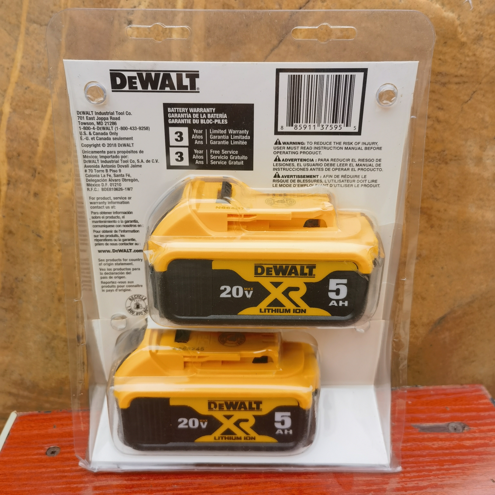 NEW SEALED--2Pack Dewalt DCB205 20V MAX XR 5.0 Ah Compact Power Tool Battery