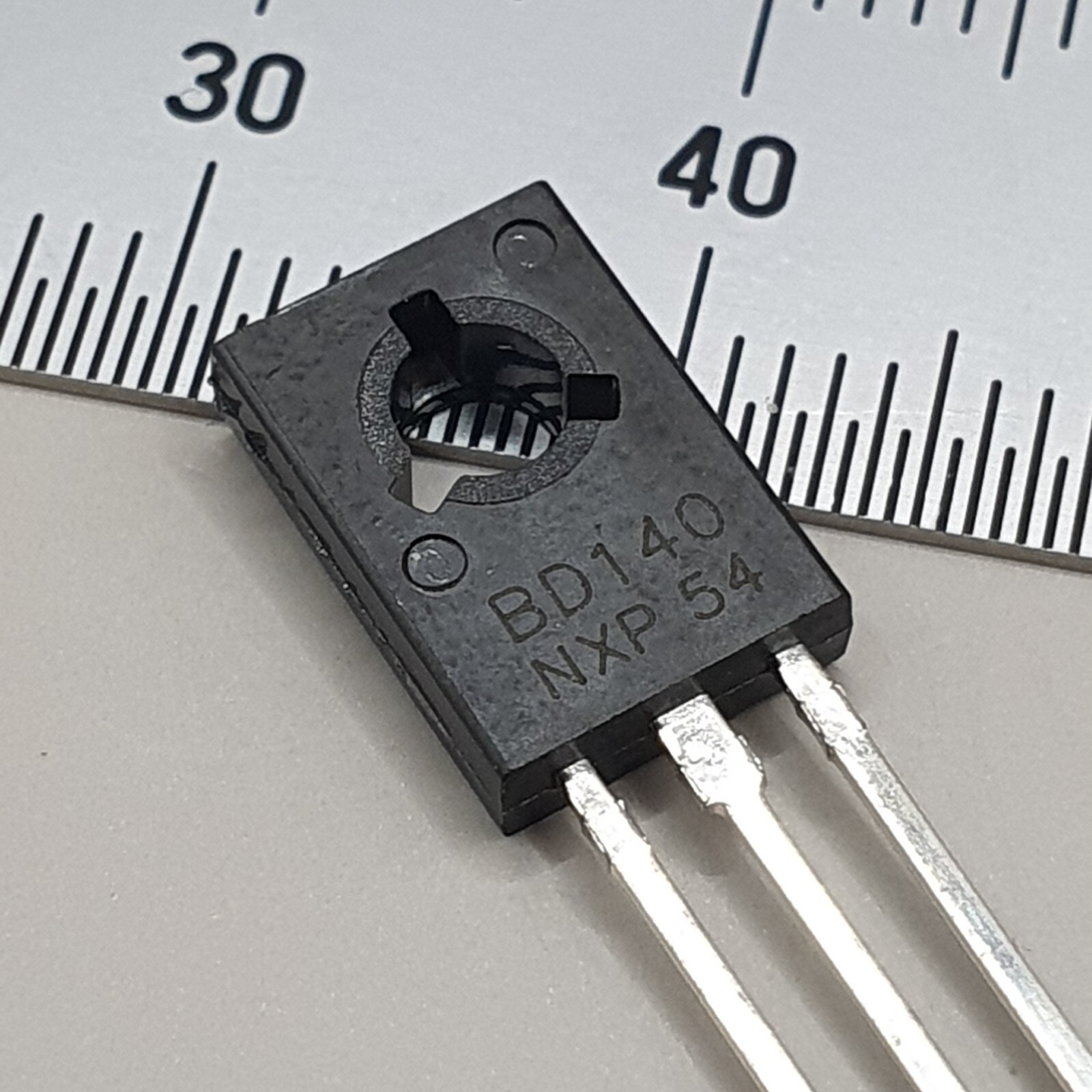 BD140 GP Transistor BJT PNP 80V 1A 12W Audio Amp SOT-32 (TO-126) BD140