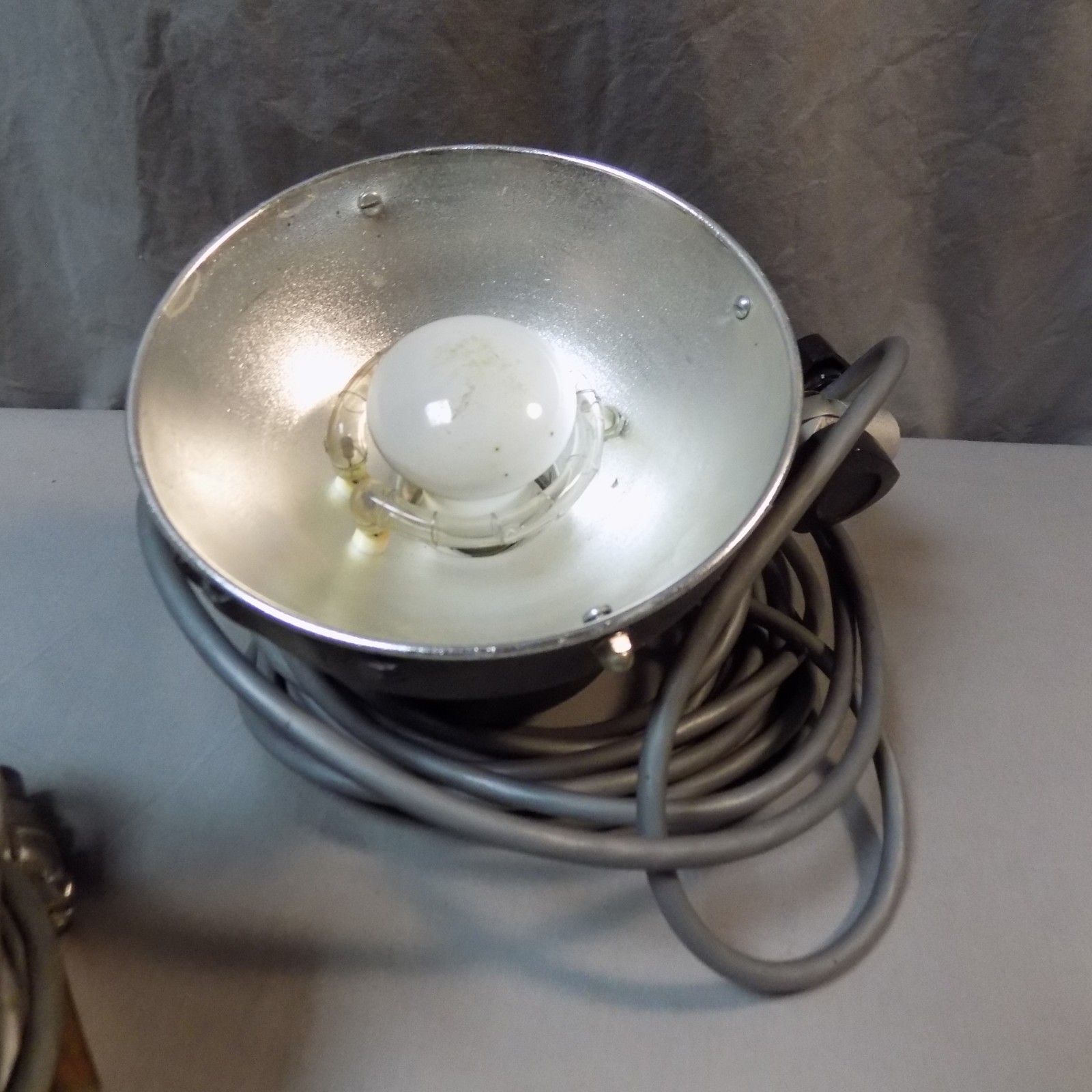 NOVATRON 440HDX POWER PACK with 2 FLASH HEADS Lighting Set tested & works