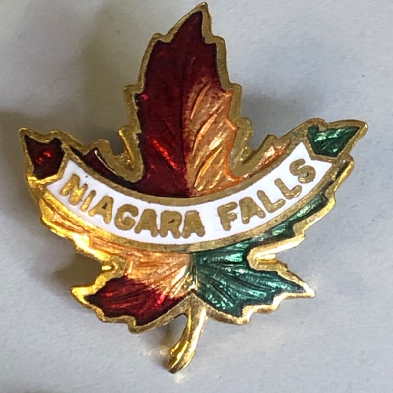 souvenir Niagra Falls oak leaf pin(3811)