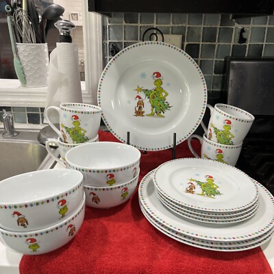 Dr. Seuss Grinch Dinnerware 16 Piece Set Plates, Bowls, Cups, Christmas