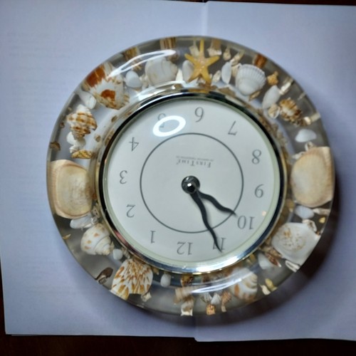 Lucite Sands Of Time Seashell Wall Clock 8