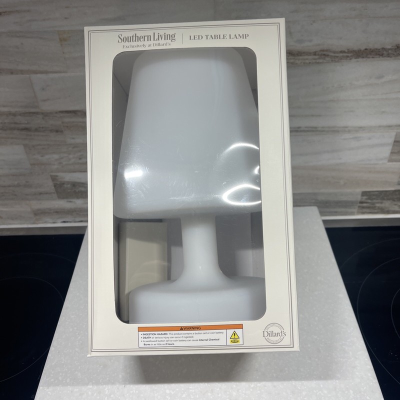 SOUTHERN LIVING LED TABLE LAMP VERY COOL MUST LOOK ABSOLUTELY