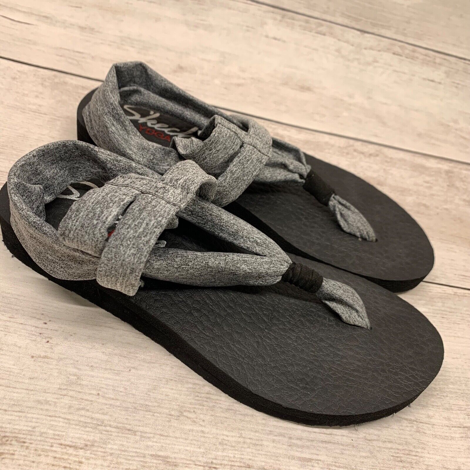 Skechers Yoga Foam Women’s Size 7 Meditation Studio Kicks Sandals Gray 38615 Skechers Yoga Foam Women’s Size 7 Meditation Studio Kicks Sandals Gray 38615