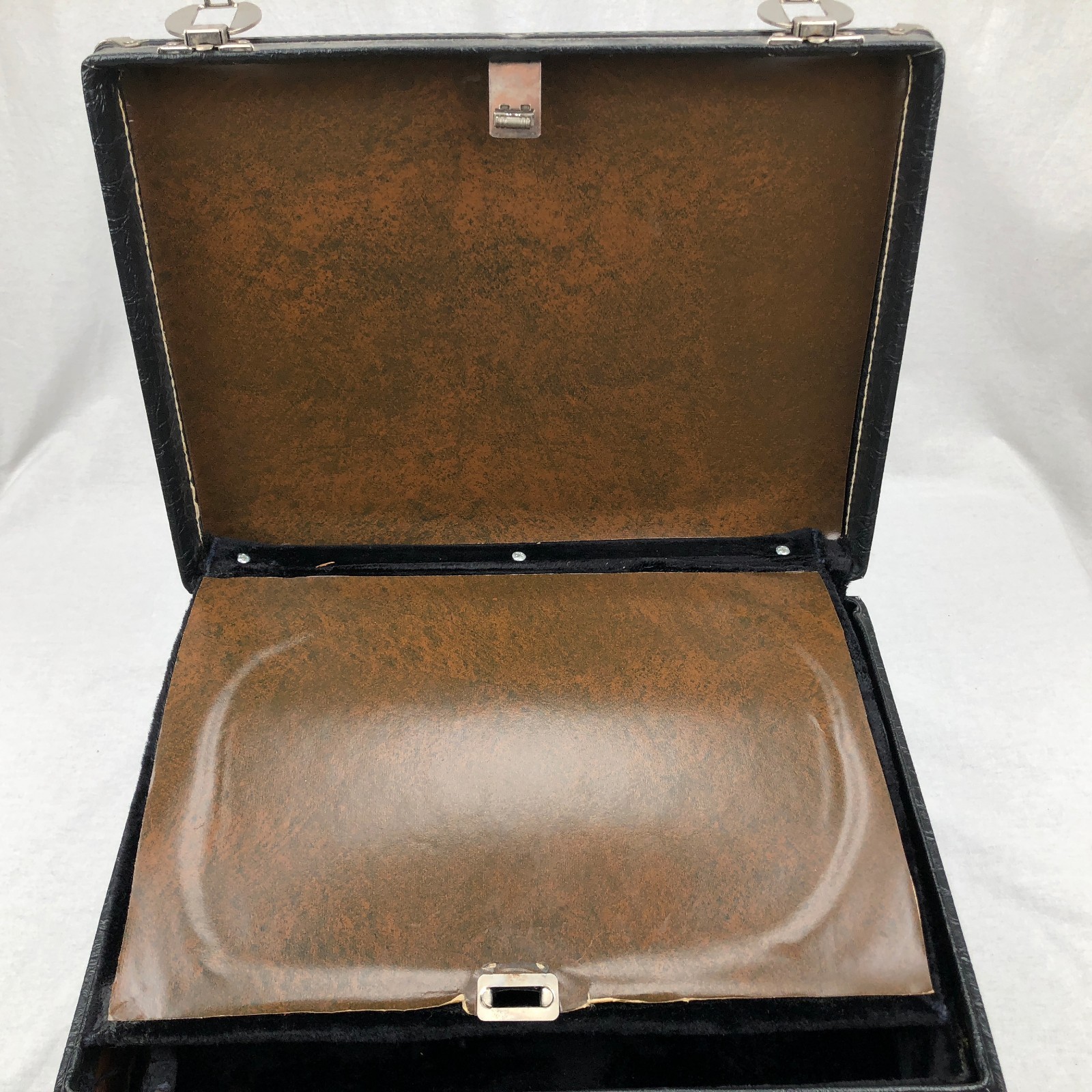 Vito Reso-Tone 3 Student Clarinet Model 7212 with LeBlanc HARD CASE
