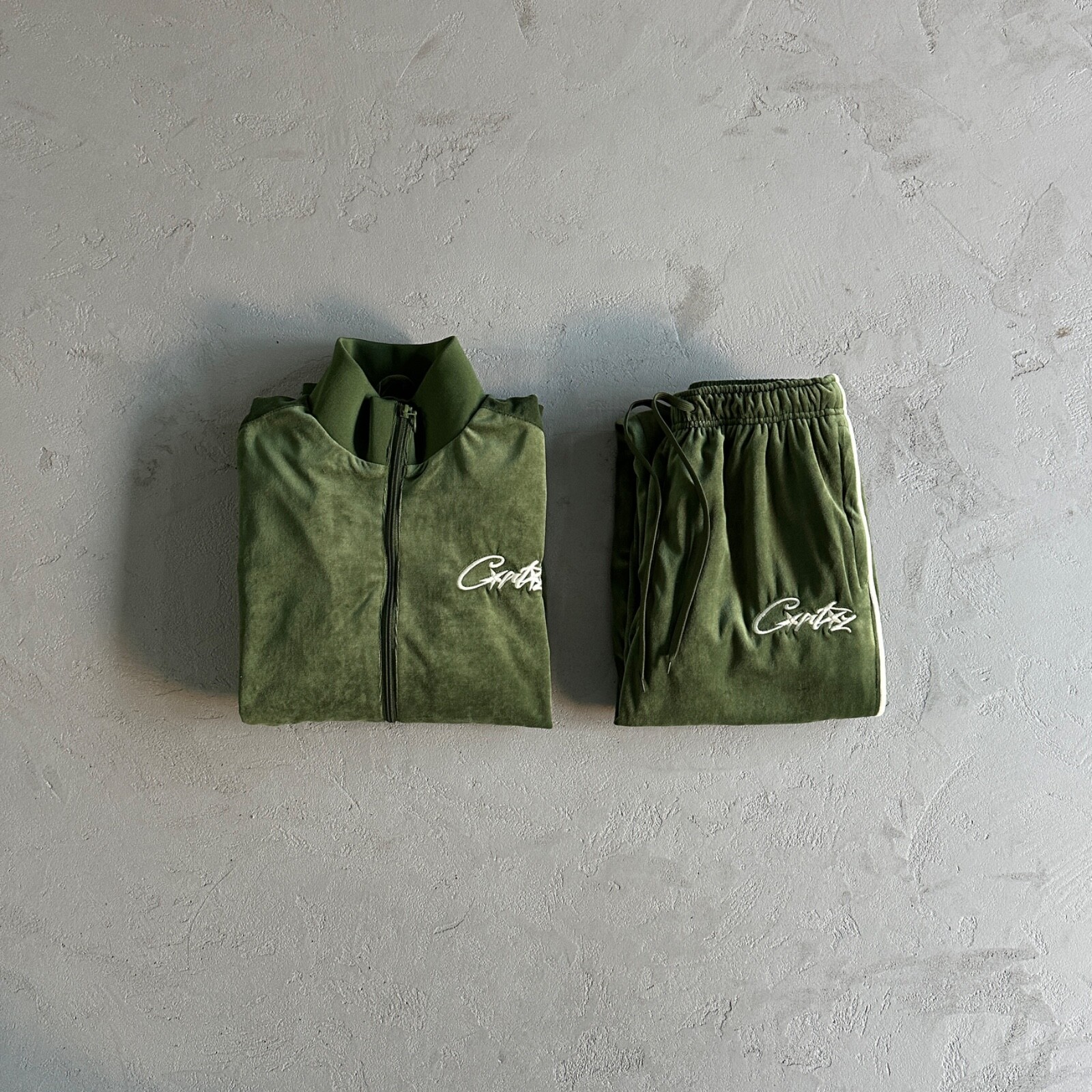 CRTZ Corteiz VVS Velour Tracksuit, Color Green | eBay CRTZ Corteiz VVS Velour Tracksuit, Color Green | eBay