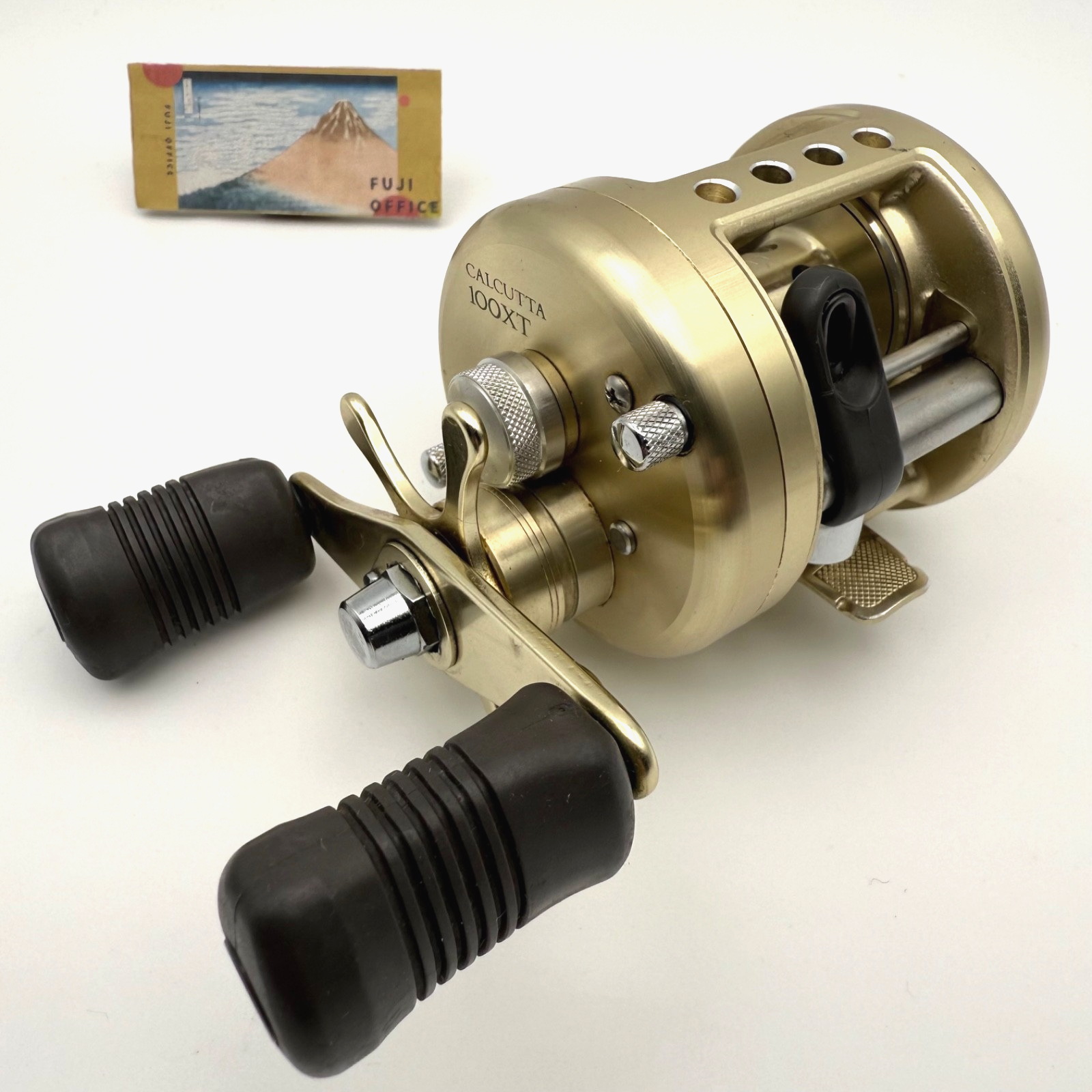 SHIMANO CALCUTTA 101XT 左ハンドル Shimano 97 Calcutta 100XT Right Baitcasting Reel From Japan