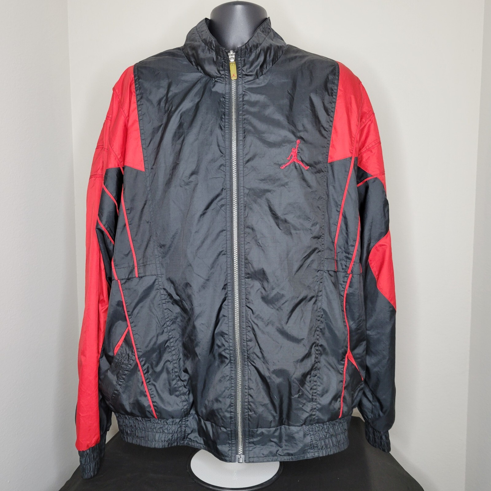 Nike Air Jordan Mens Windbreaker Jacket Size 3XL Black Red Nike Air Jordan Mens Windbreaker Jacket Size 3XL Black Red