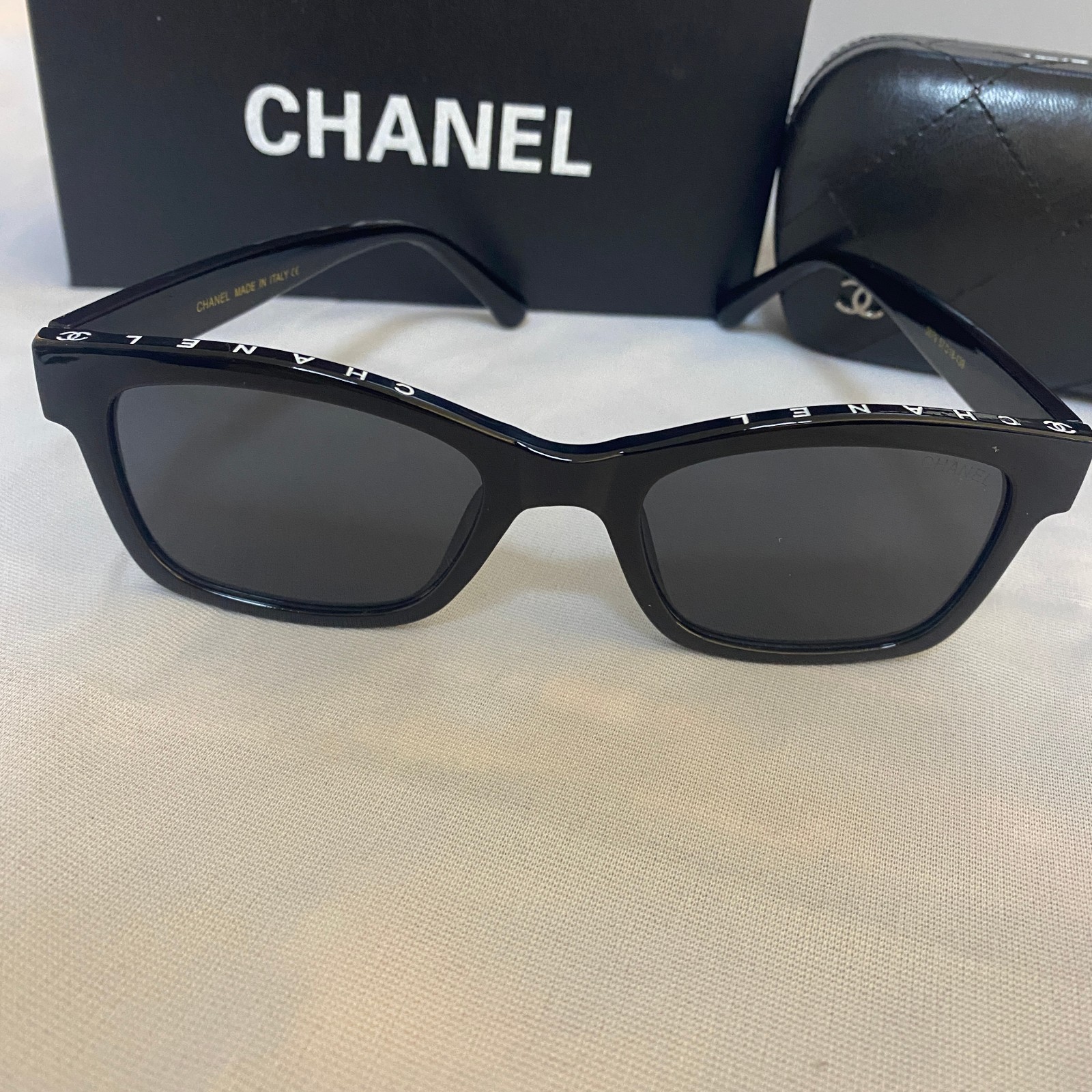 Chanel women's casual cat-eye black frame sunglasses 2679/57
