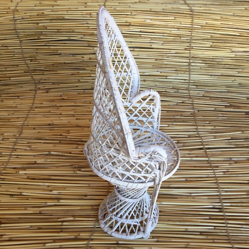 Vtg White Mini Wicker Peacock Fan Back Rattan Chair 16” Plant Stand Boho