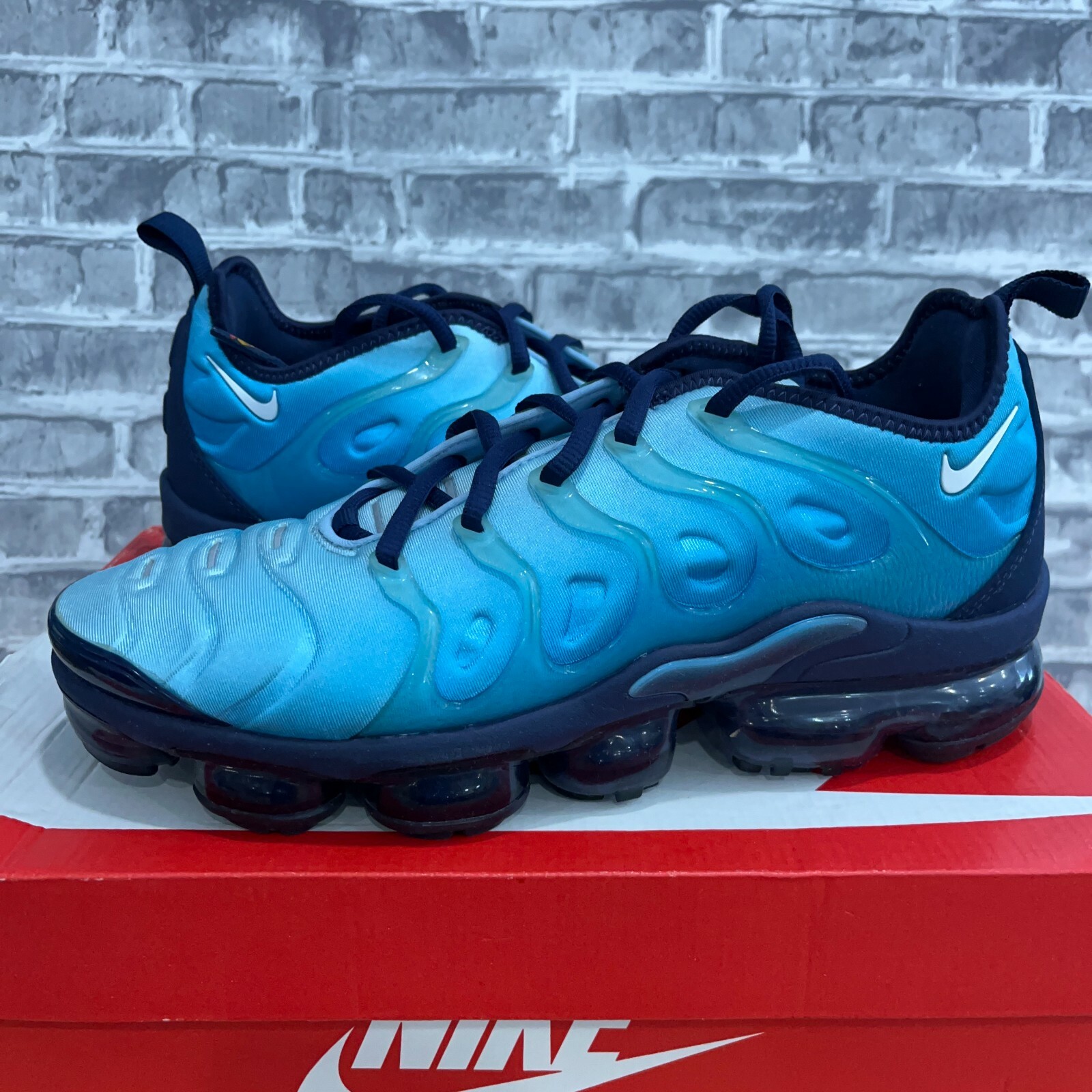 electric blue vapormax
