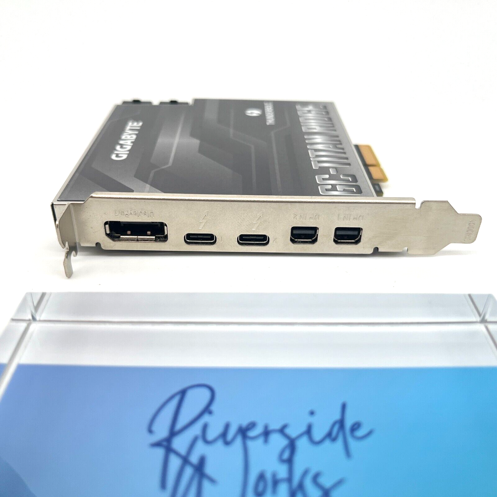 Gigabyte GC-Titan Ridge 2.0 Thunderbolt 3 Add-in Card Gigabyte GC-Titan Ridge 2.0 Thunderbolt 3 Add-in Card