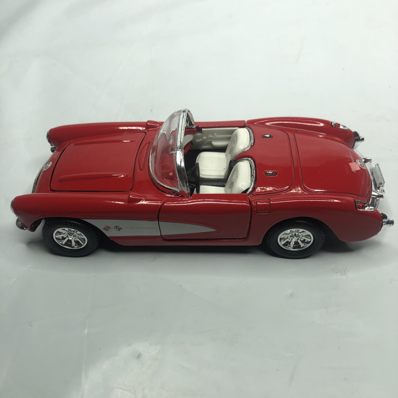Red 1957 Corvette Convertible Fuel Injection 1:34 Scale SS 5709 Die Cast