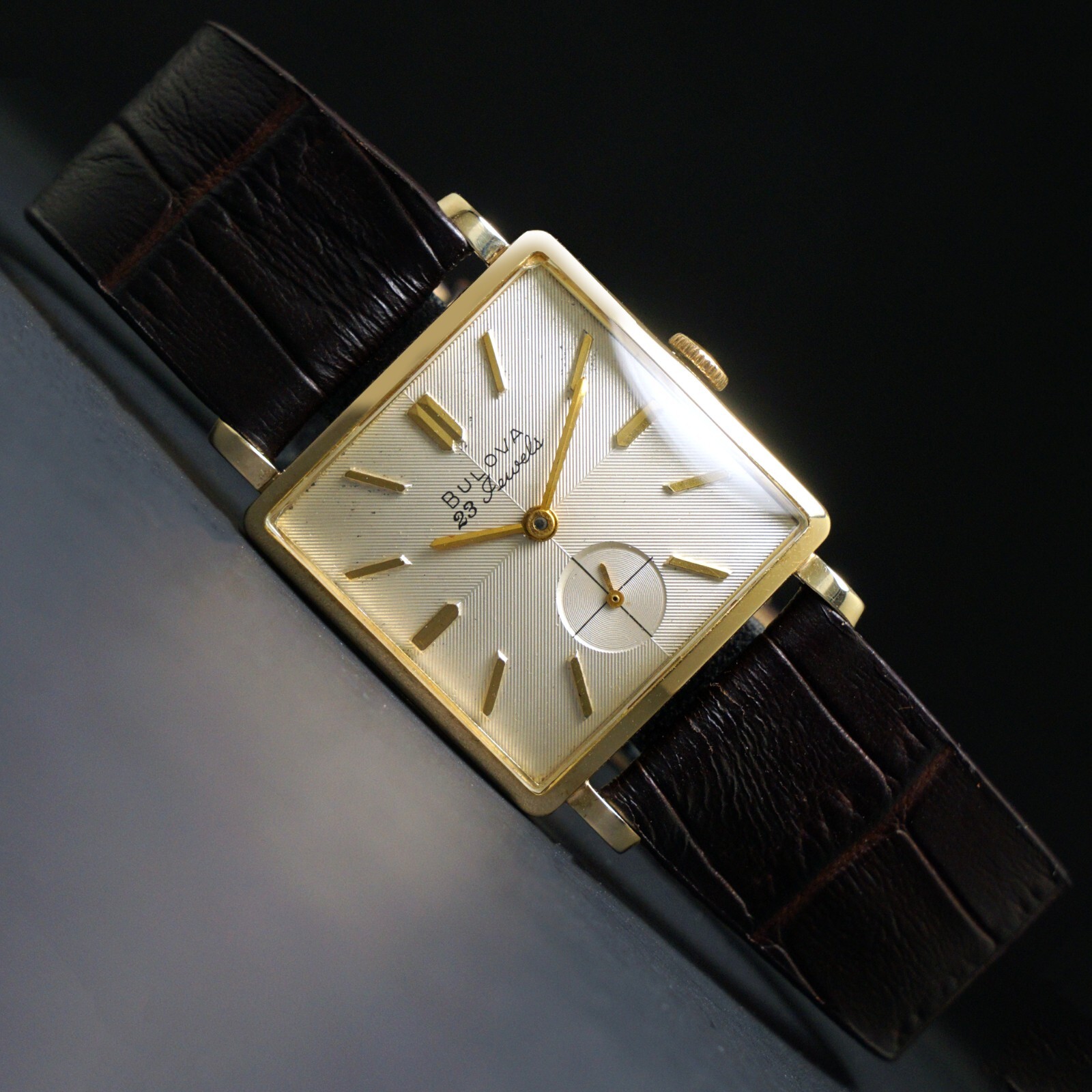 Stunning 1960 Bulova 23 Jewels SOLID 14K Yellow Gold Man's