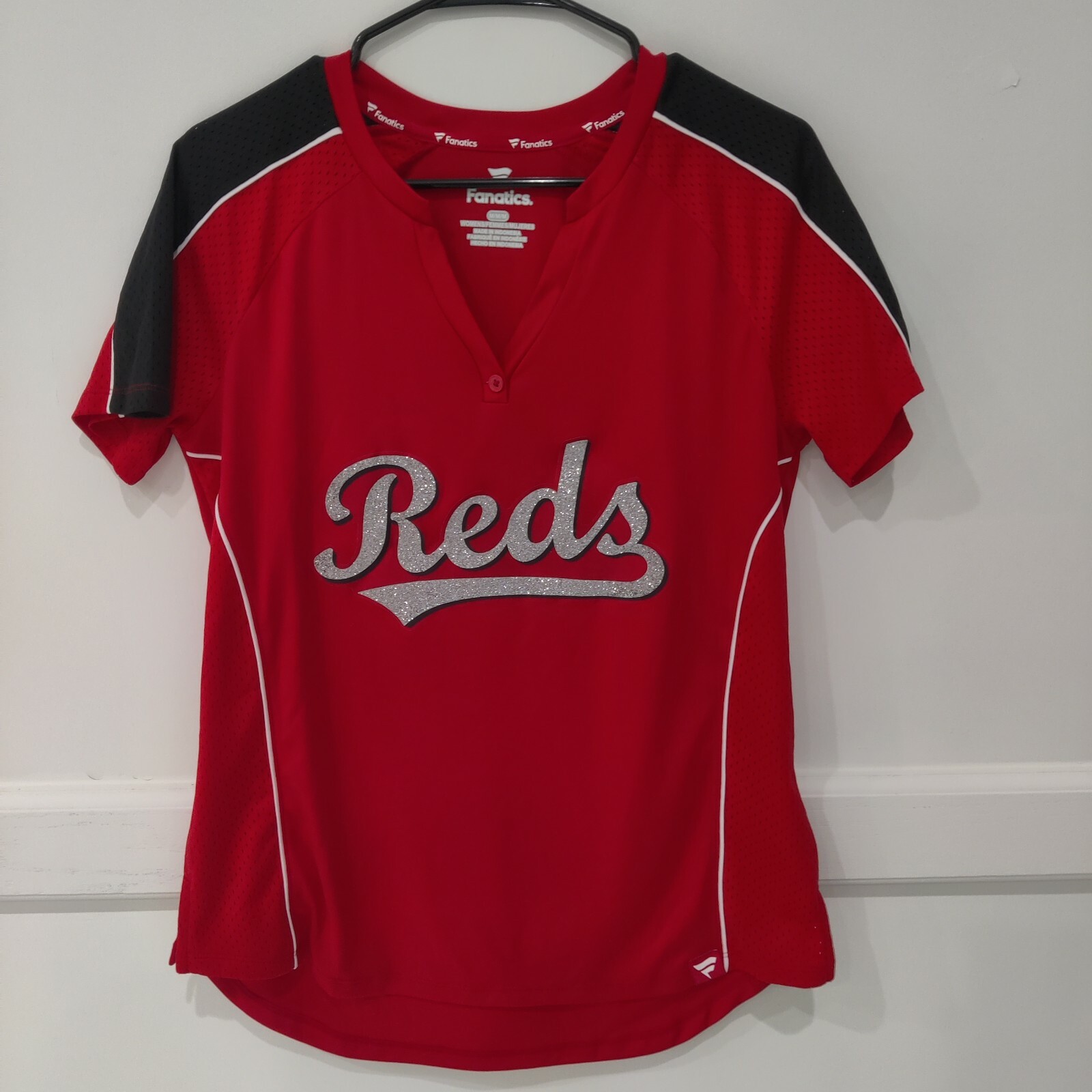 Cincinnati Reds Women's Fanatics Fan Apparel Top Glitter