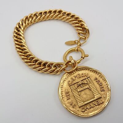 CHANEL ゴールドチャーム 11 RUE CAMBON PARIS CHANEL Cambon Paris 31 Rue Coin Chain Bracelet Charm Gold