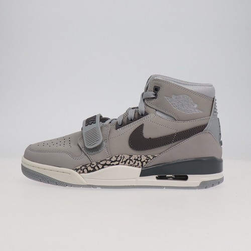 

Мужские повседневные кроссовки Nike Air Jordan Legacy 312 BOTH FEET DEFECTED US8 AV3922-002, Grey, Air Jordan Legacy 312