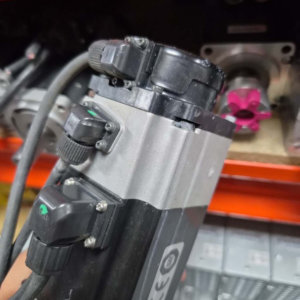 Omron R88M-1M40030T-BS2 400W AC Servo Motor — 3