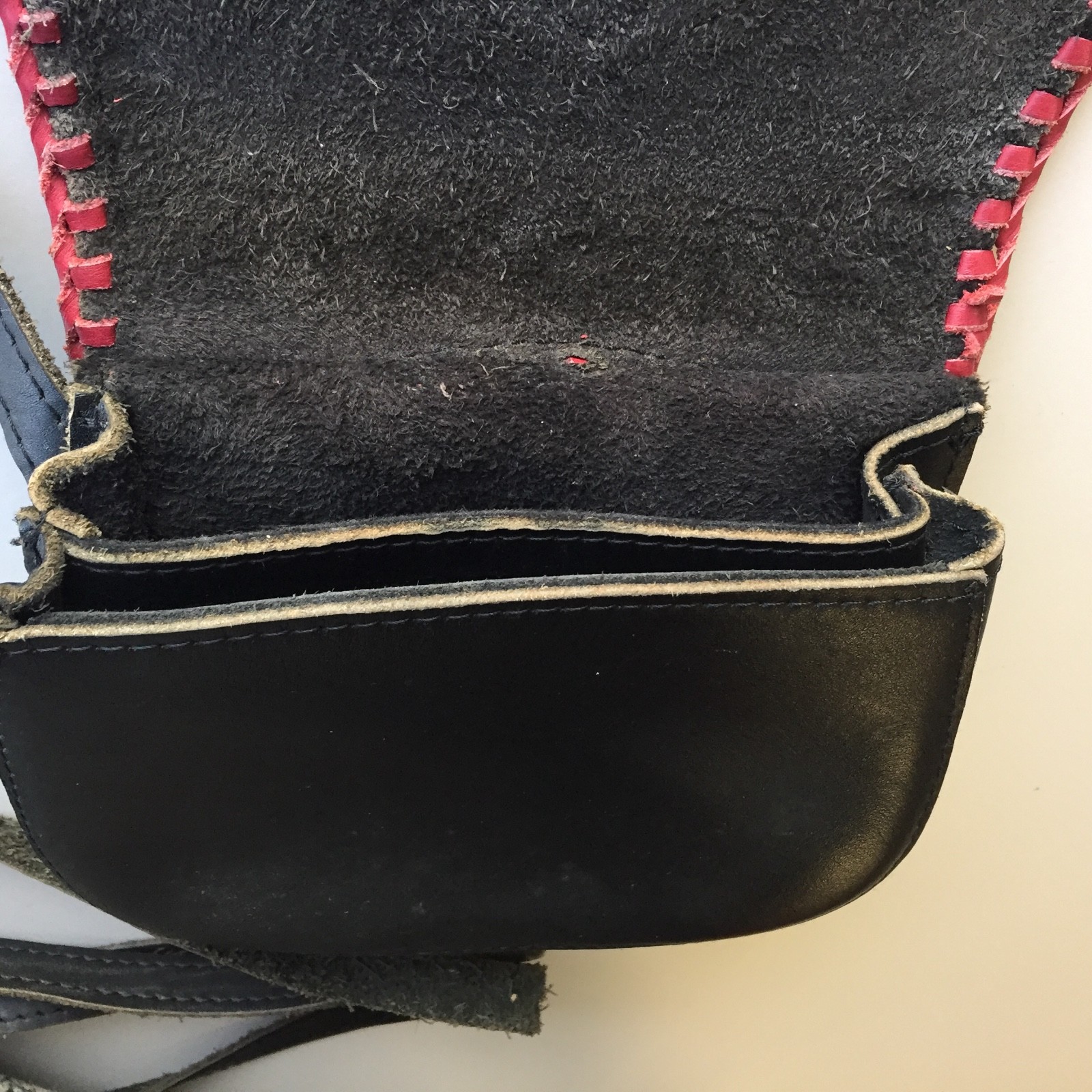 Tulip Leather Bag Cross Body Embossed w Hungarian Motif Black & Red Scalopped