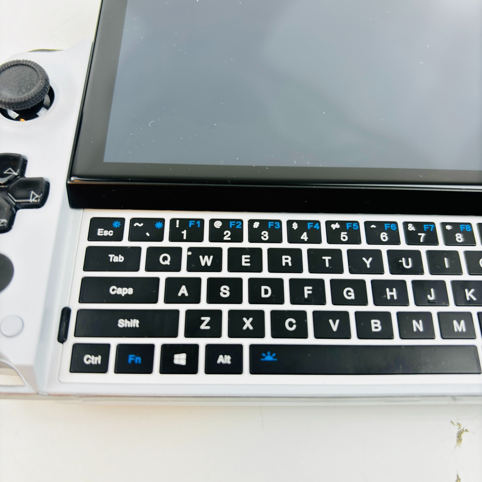 GPD WIN 4 White AMD 6800U RAM 32GB SSD 1TB Windows Working