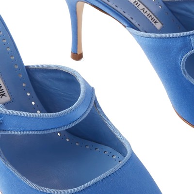 Pre-owned Manolo Blahnik Camparimu Jewel 070 Mules In Blue