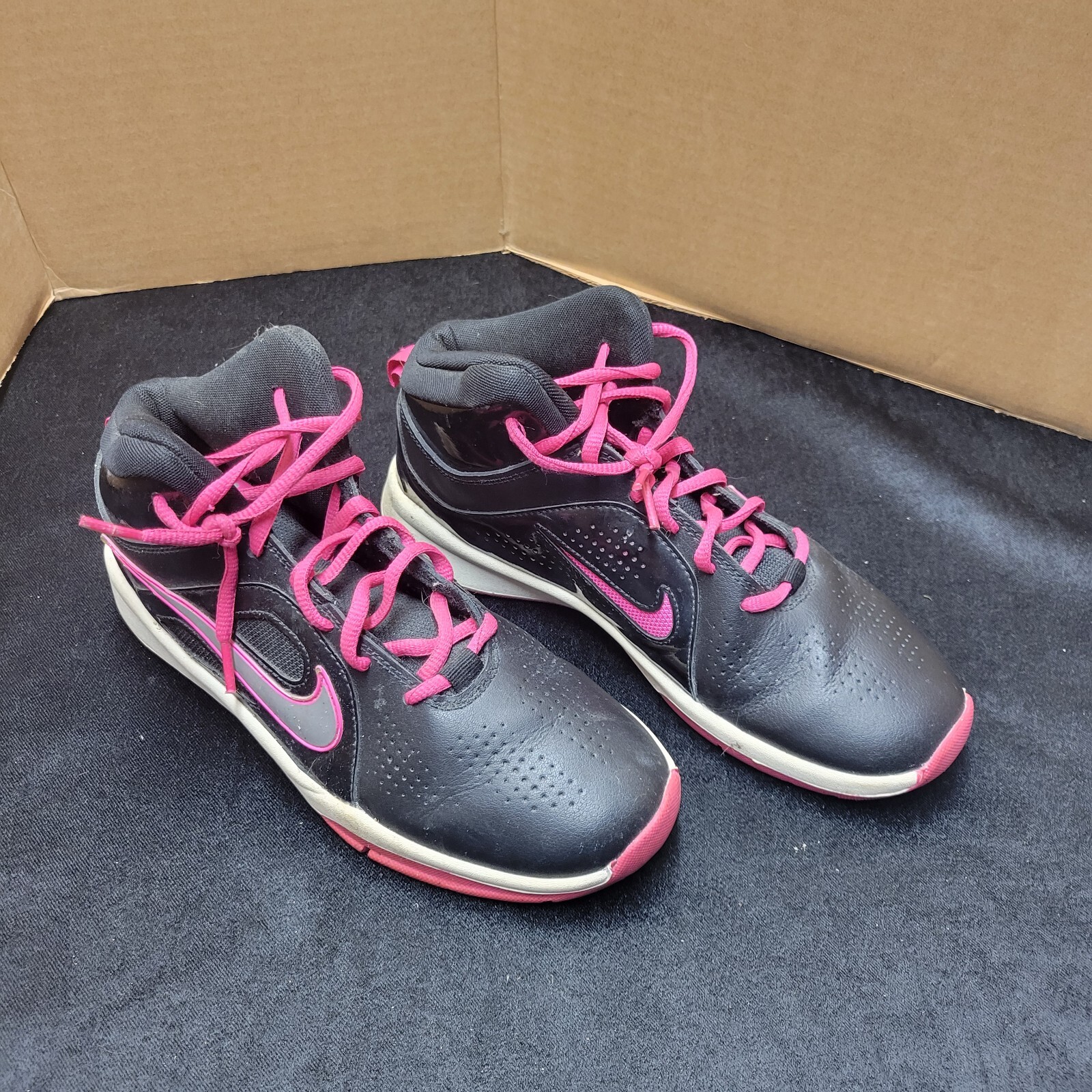 Sneaker - Nike - 500-187-004 Pink on Black - size 7Y | eBay