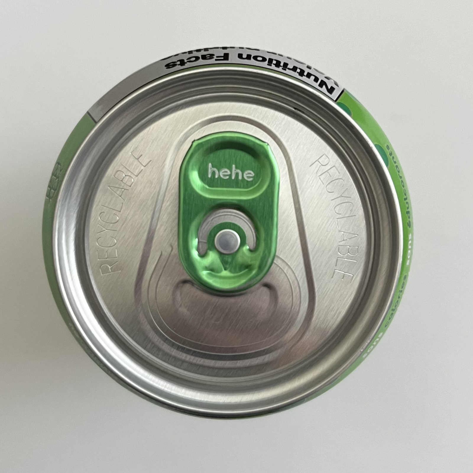 Unopened can of apple Bubly (Canada, bilingual, hehe on the tab)