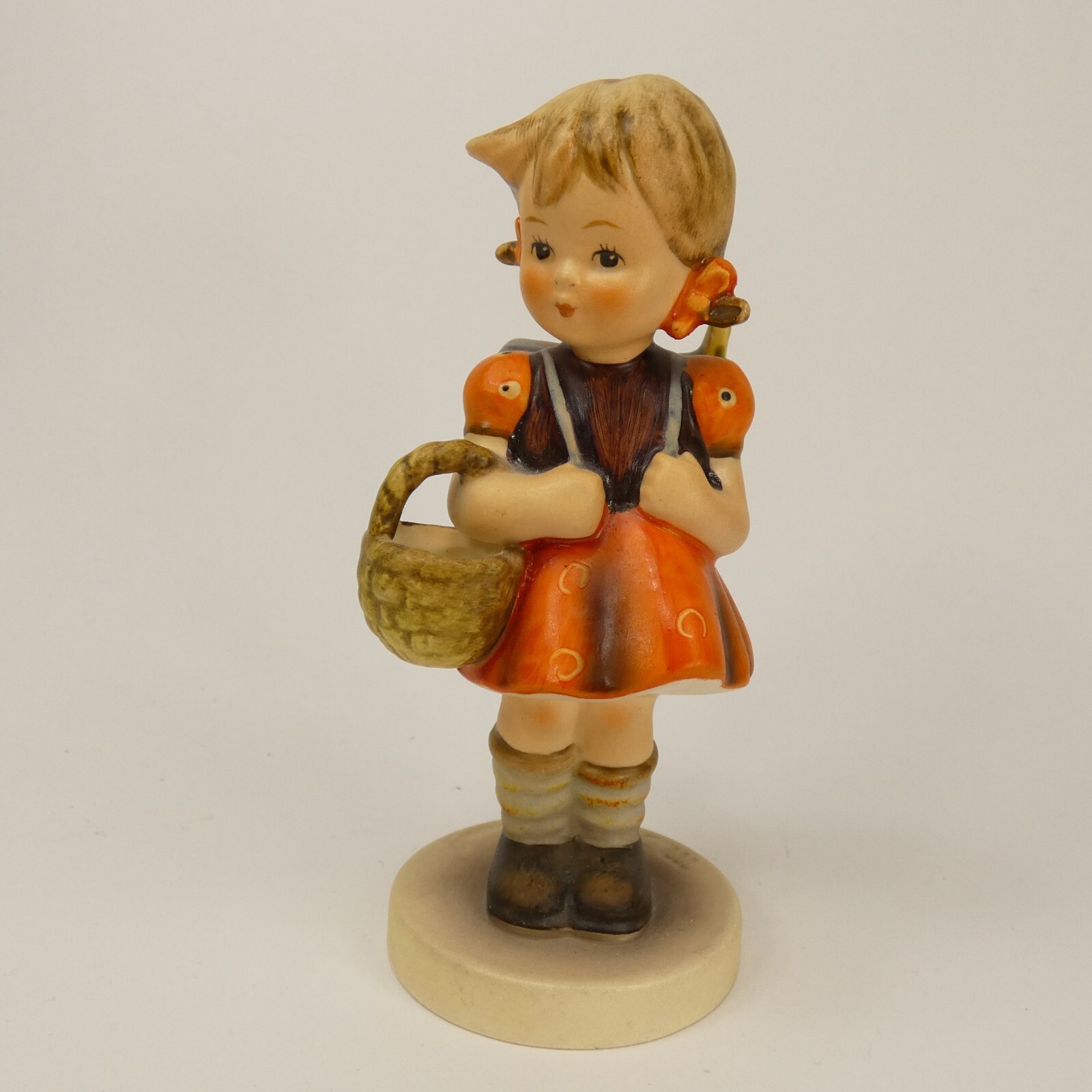 Hummel School Girl Figurine TM 5 Girl with Basket and Backpack #81/0 ABJW6