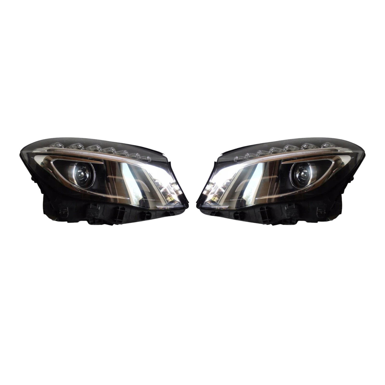 Mercedes-Benz GLA X156 Bi-Xenon PAIR USED GENUINE A1569061700